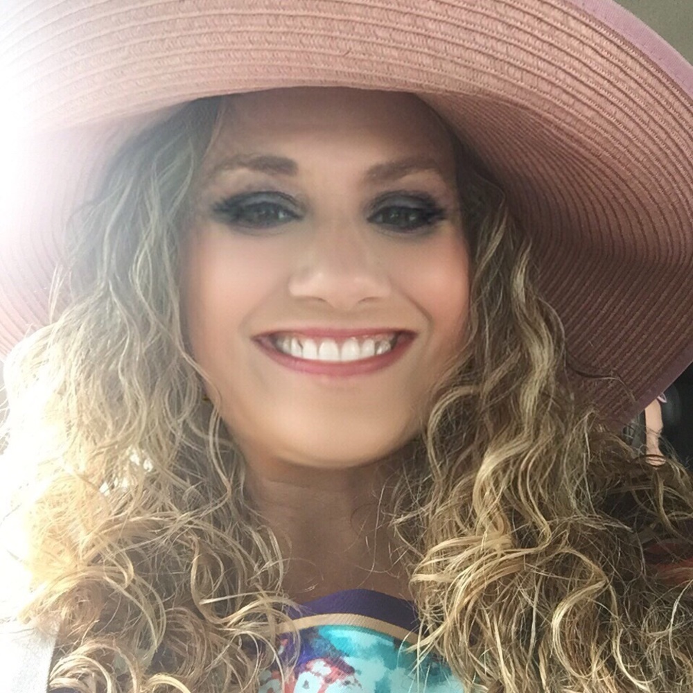 Meet your Posher, Crystal